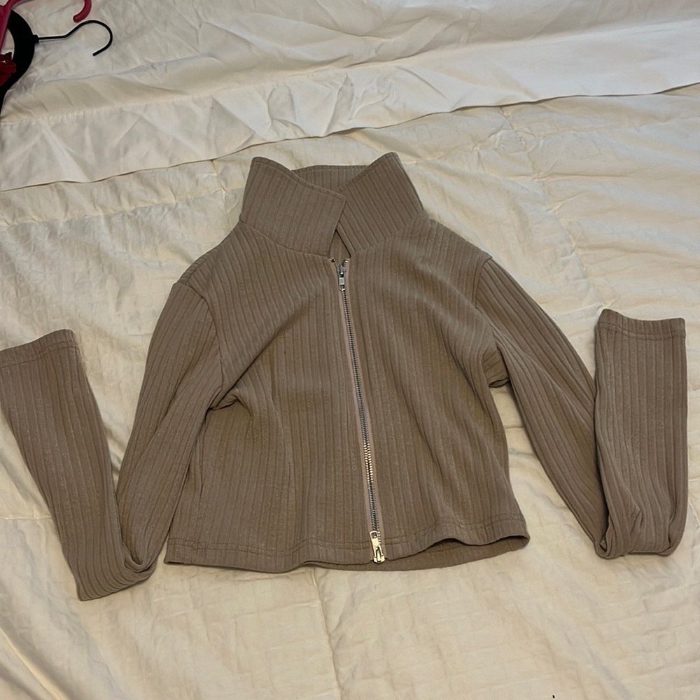 Cropped Long sleeve light tan zip up shirt